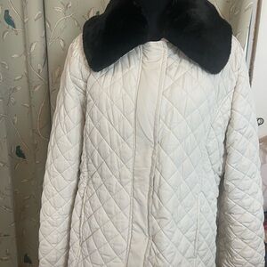 Womens Cream Quilted Puffer Coat with Black Collar XL classic holiday